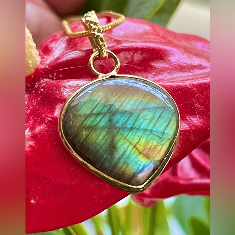 😵 Small Little Gold Vermeil Flash Labradorite Pendant necklace amulet blue fire